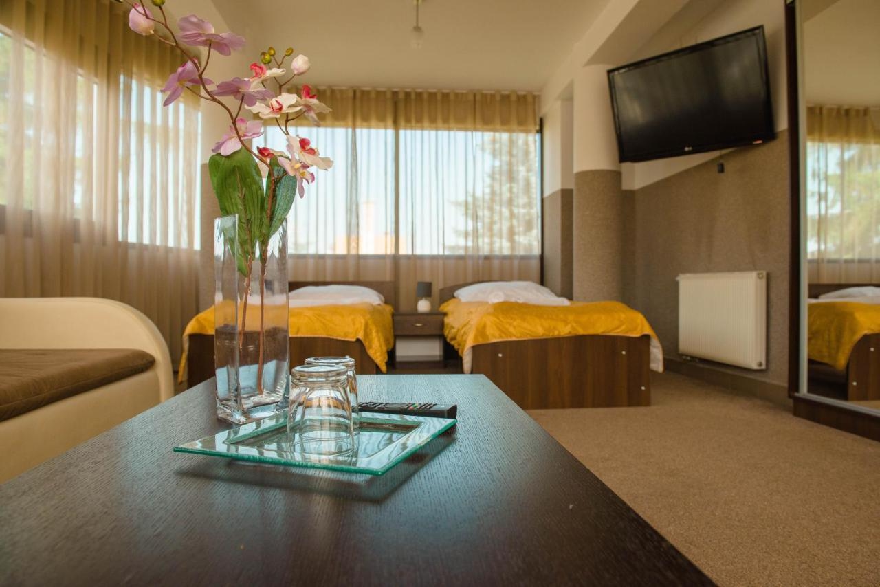Hotel Turkus Jarosław Buitenkant foto