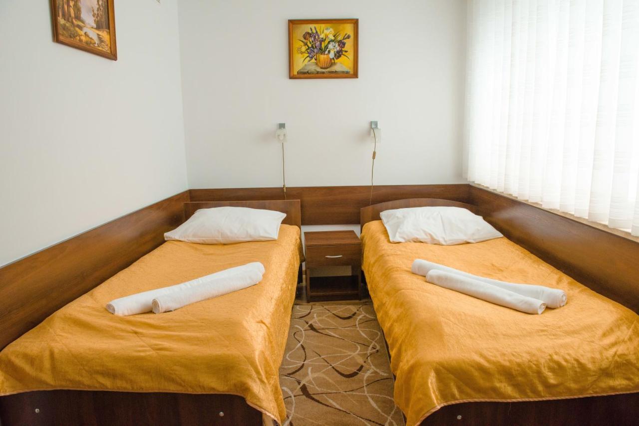 Hotel Turkus Jarosław Buitenkant foto